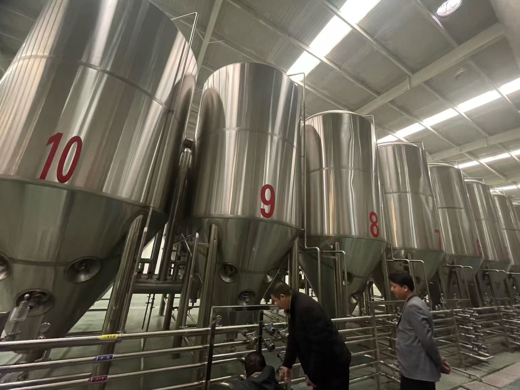 五湖渔场精酿啤酒设备厂—平面布置、设备设计、制造、调试、培训等一条龙服务